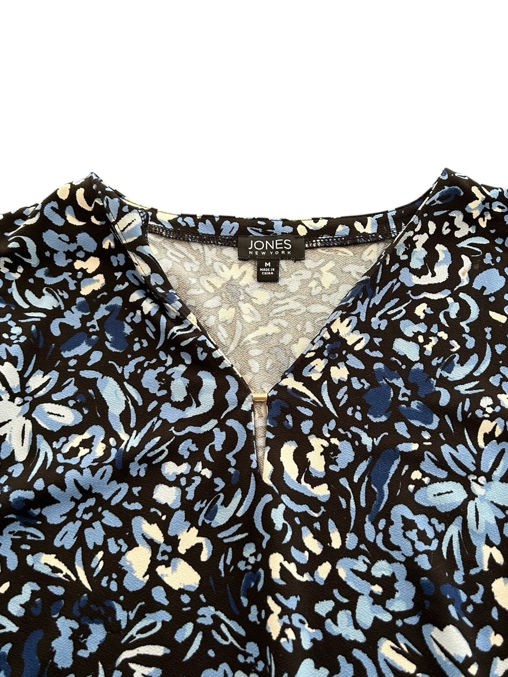 JONES NEW YORK BLOUSE Blue Black Floral Keyhole V-neck 3/4 sleeves Medium - Picture 4 of 7